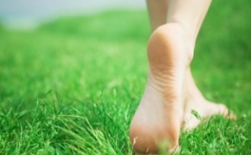 Lợi ích của việc đi chân đất với sức khỏe